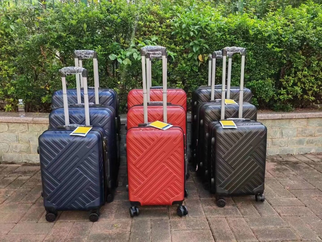 Оптовая ABS PC чемодан чемодан с четырьмя колесами 20 24 28 дюймов