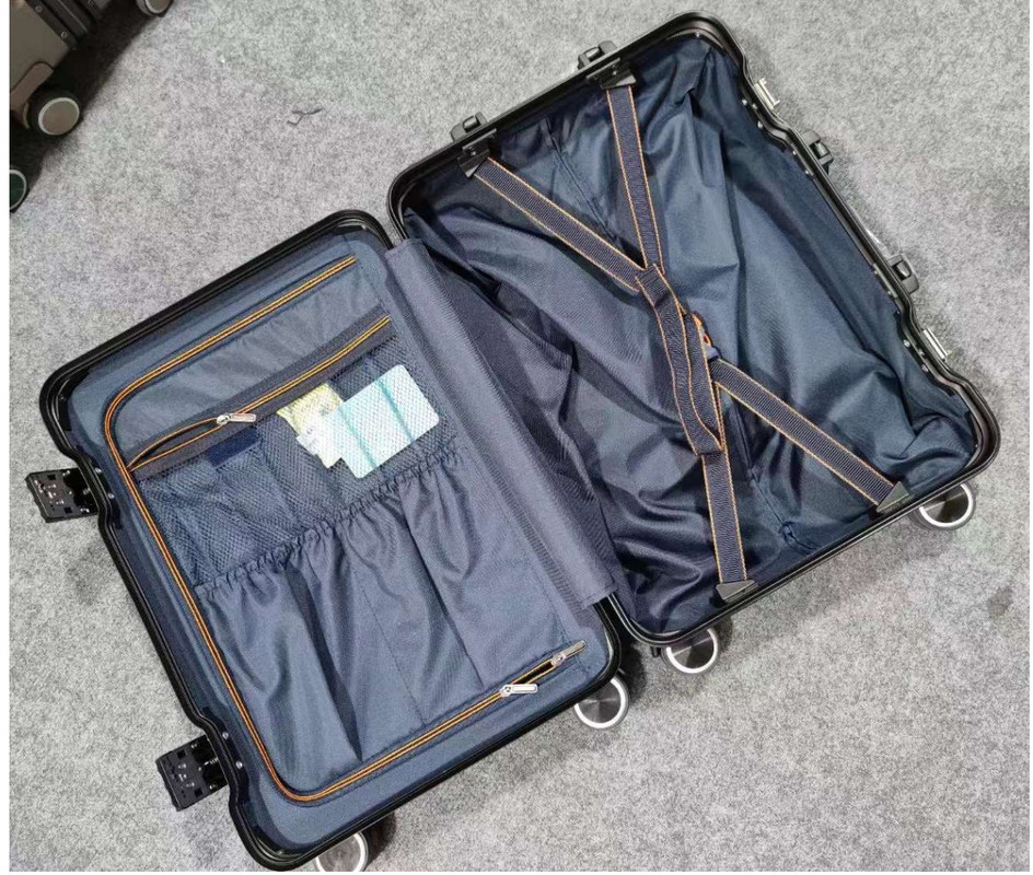 Умный багаж с мягкой ручкой 20'24'28 Троллейбусный чемодан De Voyage с колесами